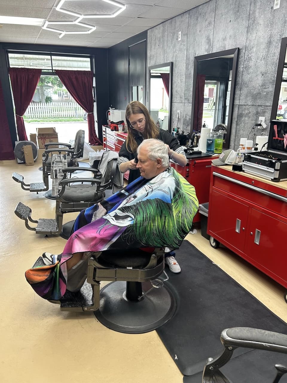 Alora - Barber at Fade The Grain